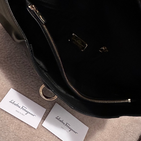 Authentic Salvatore Ferragamo Calf skin Shoulder Bag - Picture 4 of 5